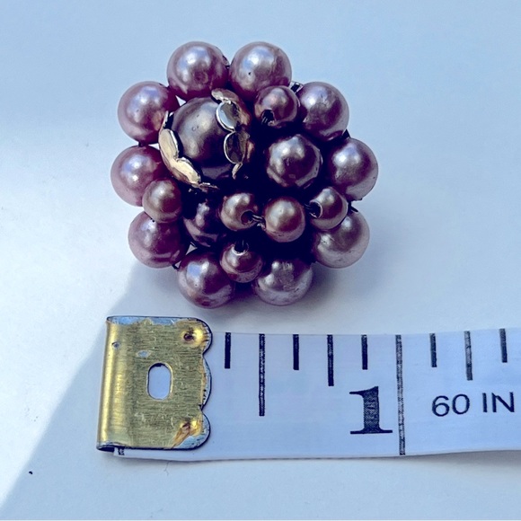 VINTAGE MID CENTURY cluster Mauve Faux Pearl Clip earrings NWOT - Picture 5 of 6